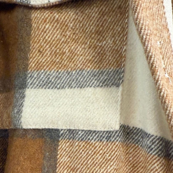 XXL Women’s Plaid Button-Up Shacket - Picture 3 of 5